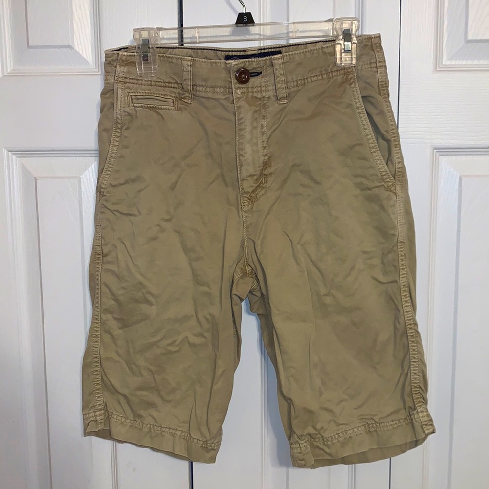 Men’s American Eagle longer length khaki shorts